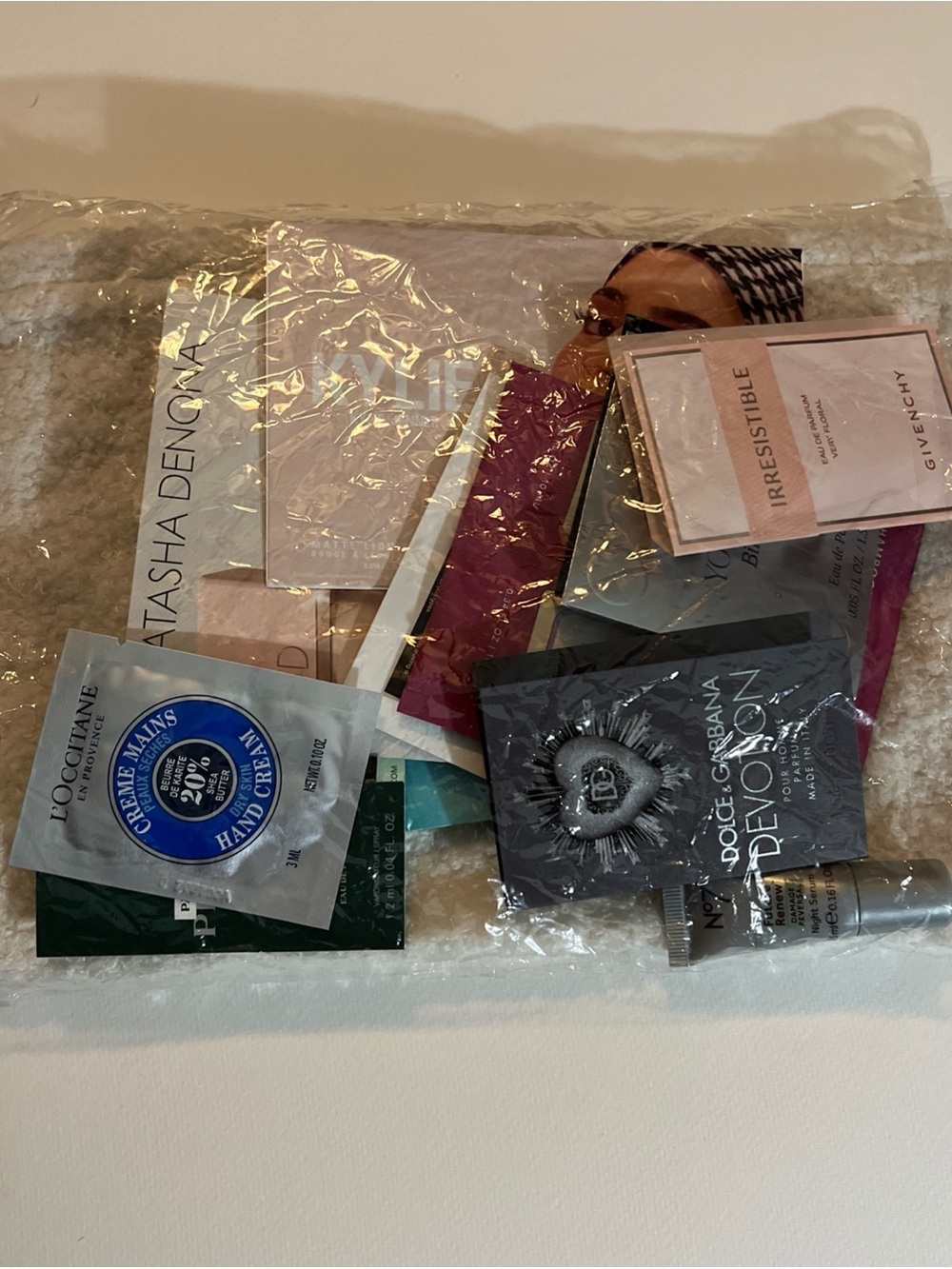 Ulta Make Up Bag with 13 Diamond Exclusive Samples